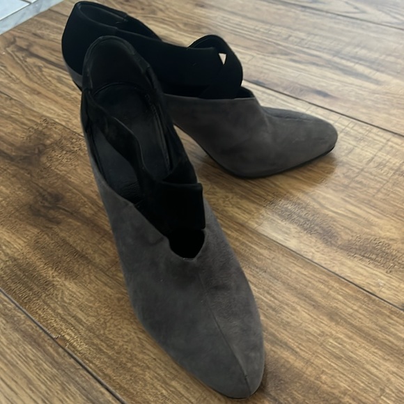 Prada pumps Black and Grey - Picture 4 of 4